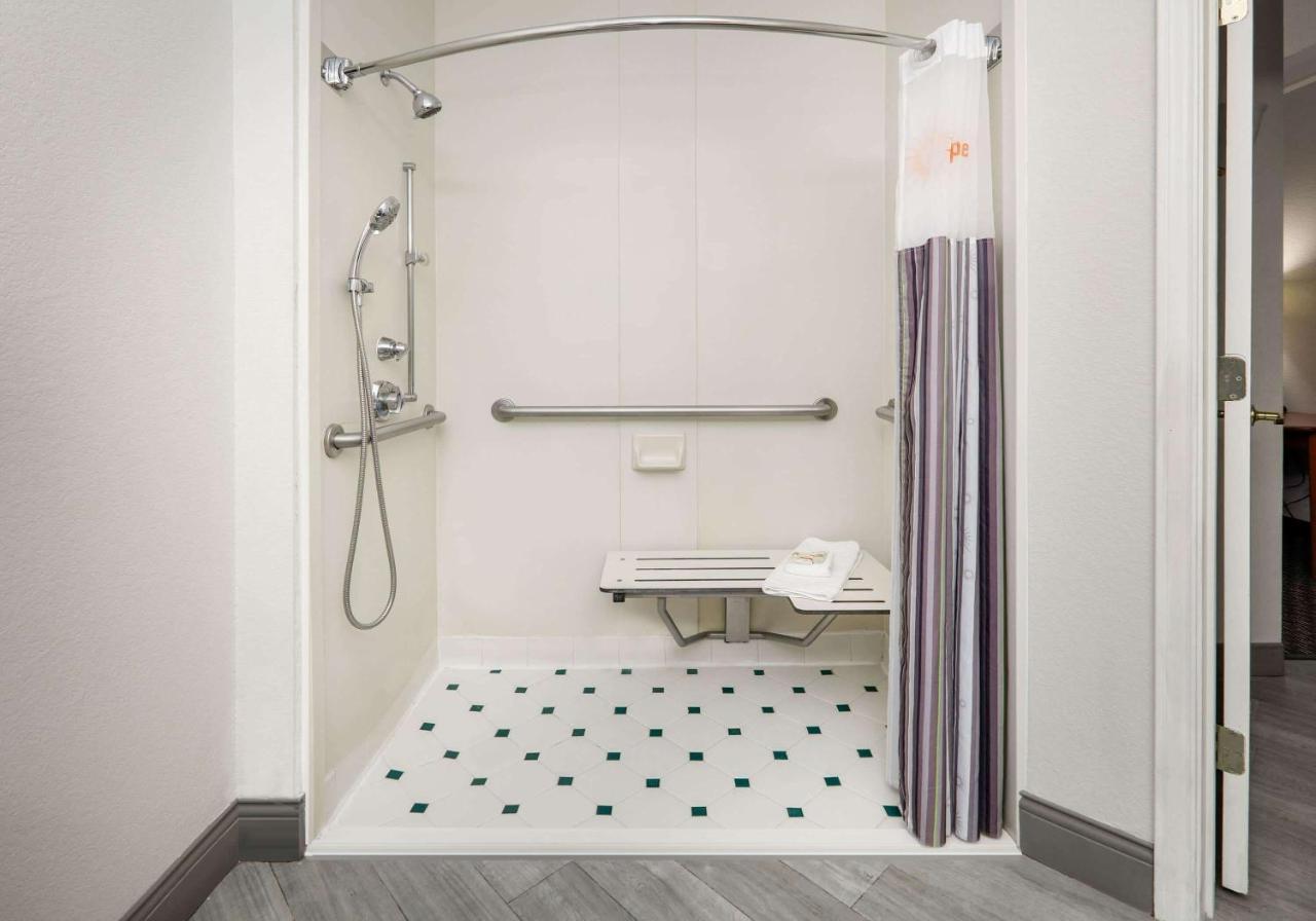 La Quinta By Wyndham Dallas - Addison Galleria Extérieur photo