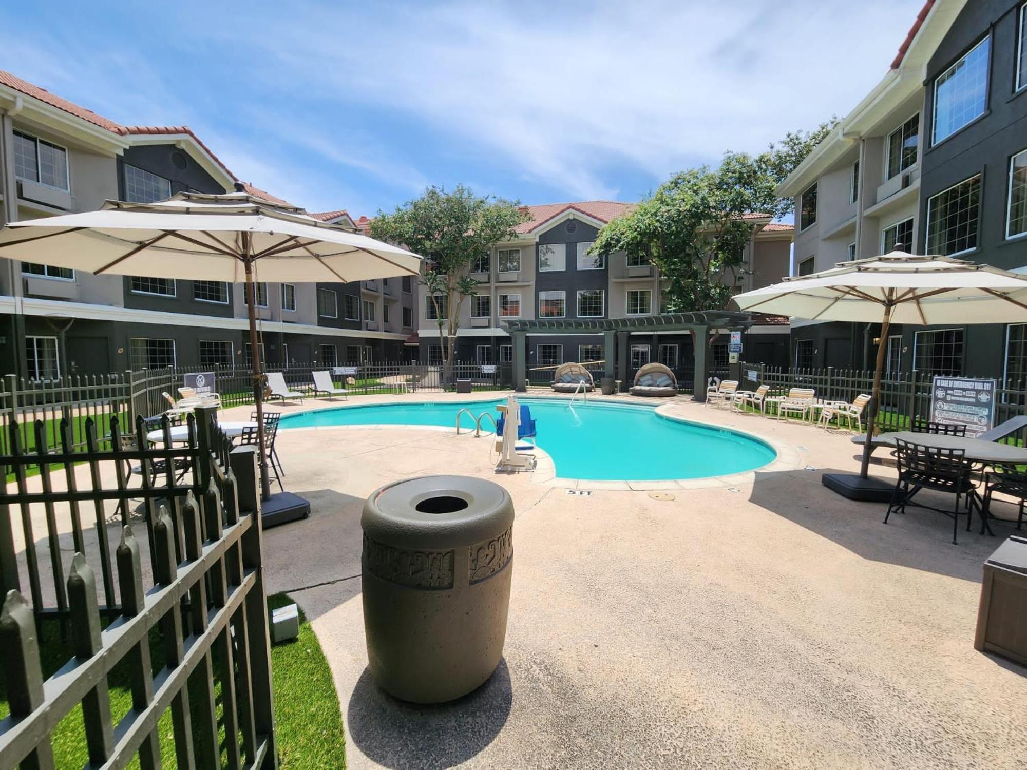 La Quinta By Wyndham Dallas - Addison Galleria Extérieur photo