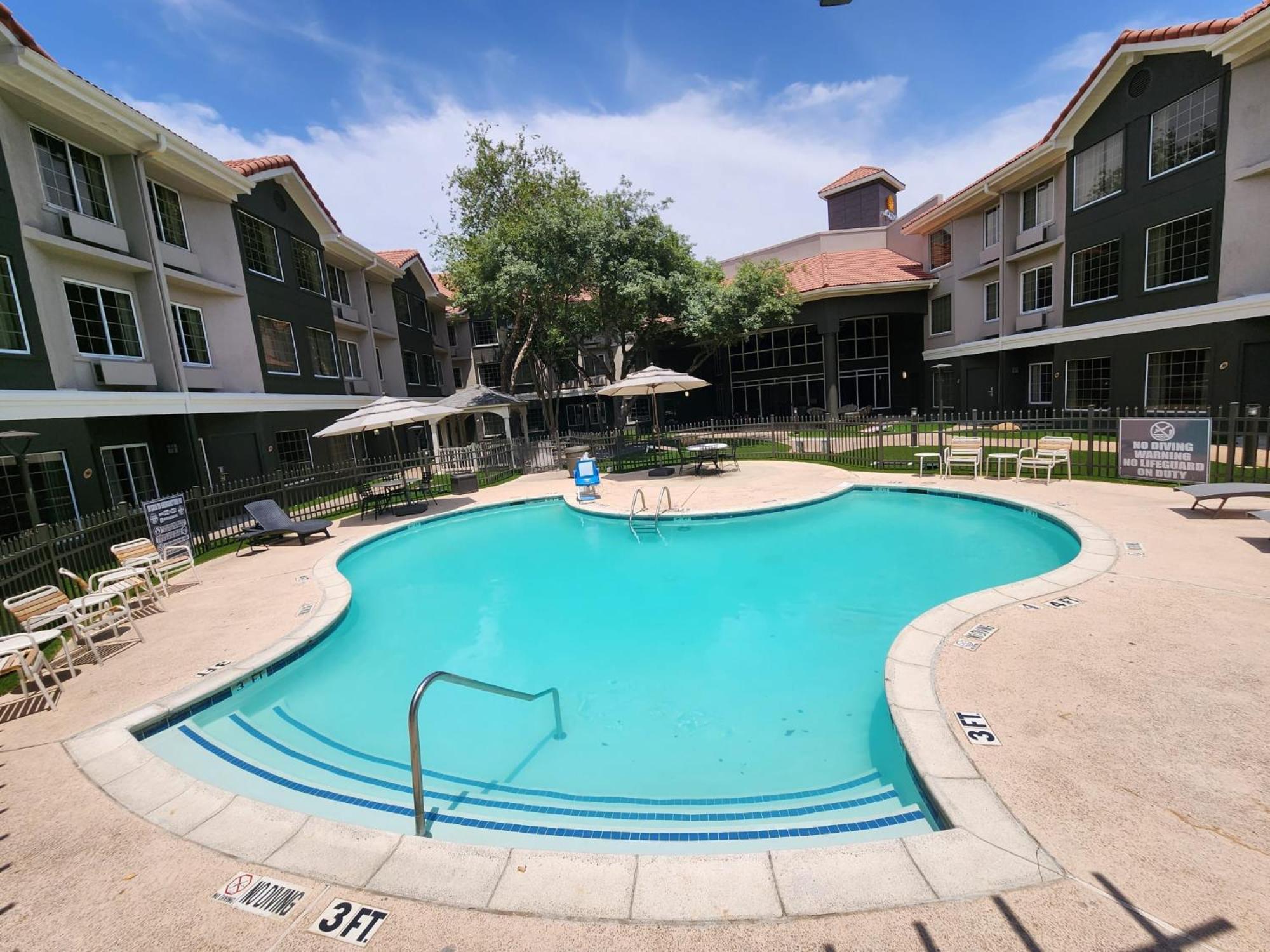 La Quinta By Wyndham Dallas - Addison Galleria Extérieur photo