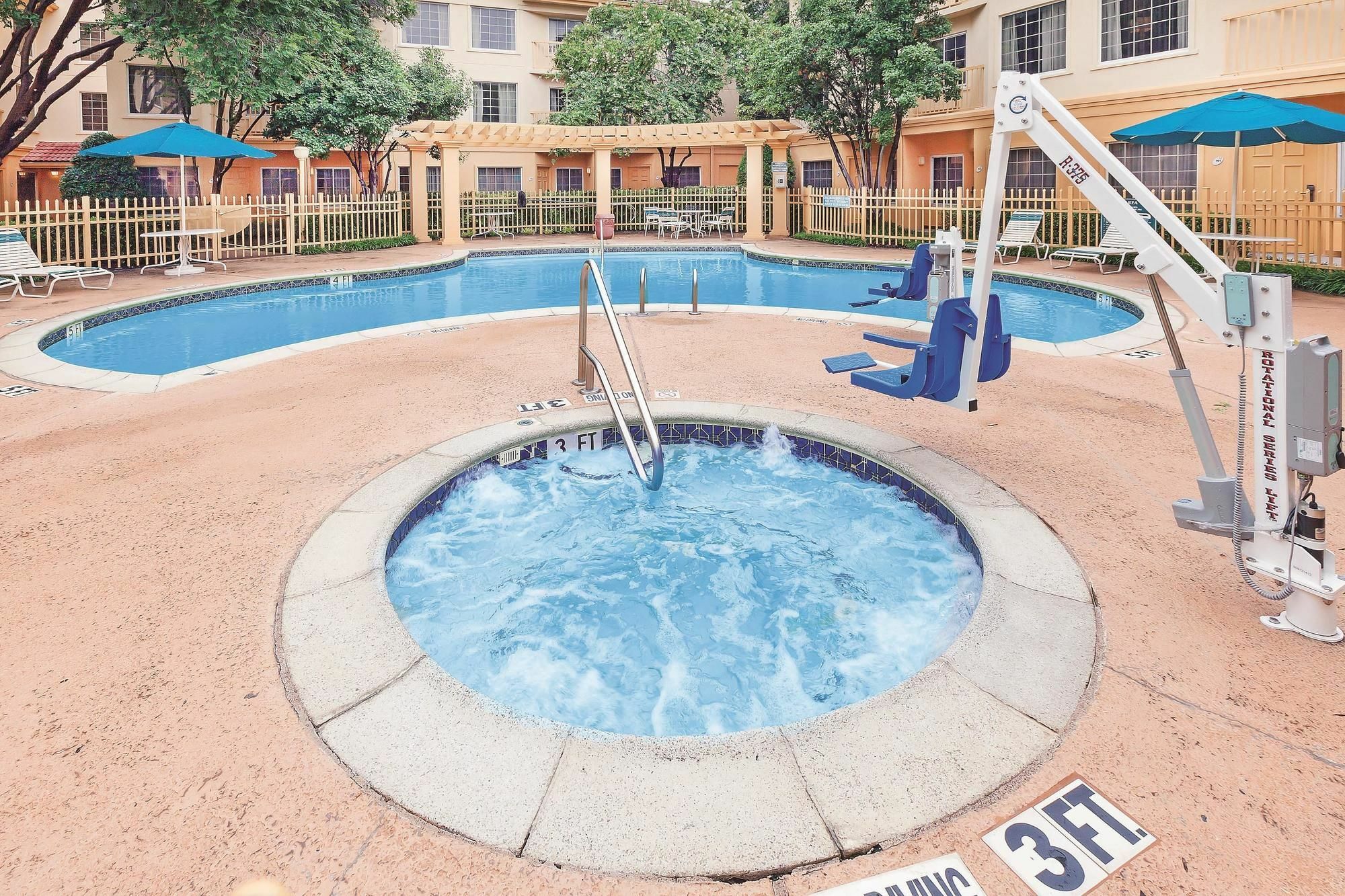 La Quinta By Wyndham Dallas - Addison Galleria Extérieur photo